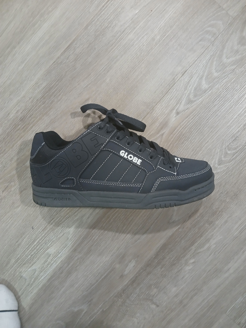 Globe Men's Black Low-Top Skate Shoe